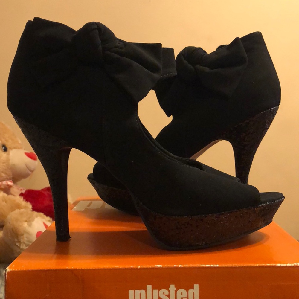 Women’s black high heel shoe